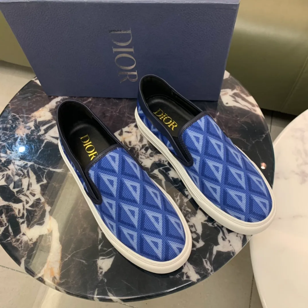 Men's men's shoes 💰360, Dior series casual shoes 👟🔥🕷🕷【Dior】Dior New casual men's shoes are launched in Hong Kong counters. Official website 1:1 production. Original Italian materials. Designed by European and American masters. Perfect shape to create counter quality, solid color rubber wear-resistant outsole and classic dazzling head! Super versatile and very comfortable. High-end without losing taste, fashionable and novel! ! Absolute focus! Code number: 38-45